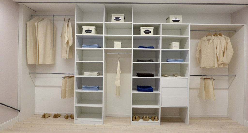 Gleittüren, Trennwände und Schrankmöbel von der Schreinerei WERNER AG im Eichenhaus Laufach