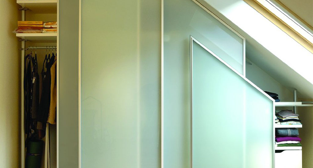 Gleittüren, Trennwände und Schrankmöbel von der Schreinerei WERNER AG im Eichenhaus Laufach