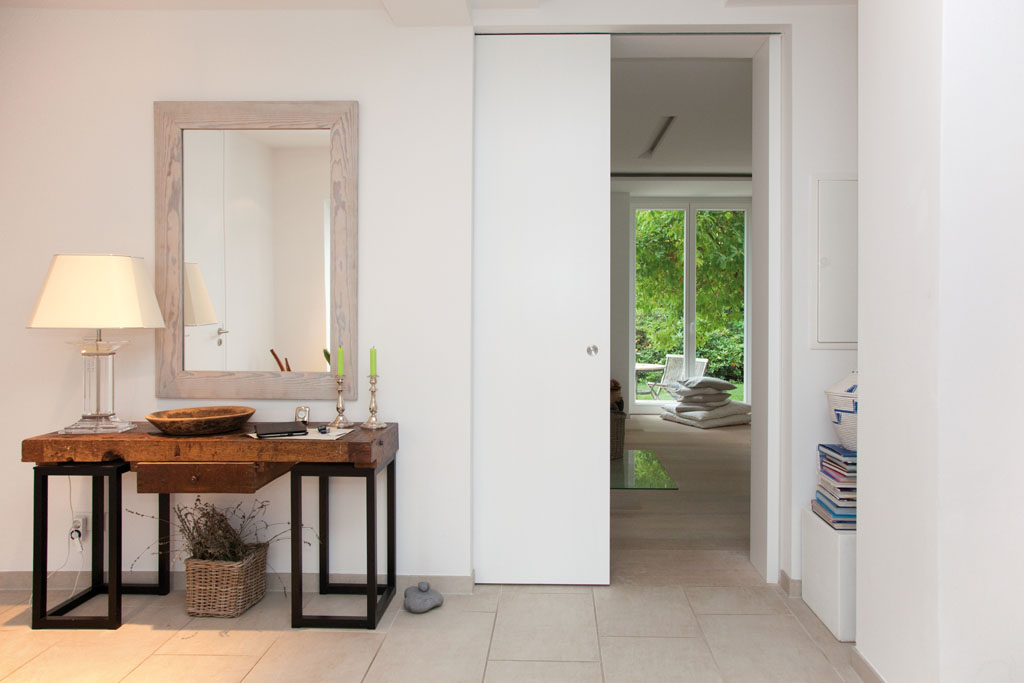 Gleittüren, Trennwände und Schrankmöbel von der Schreinerei WERNER AG im Eichenhaus Laufach